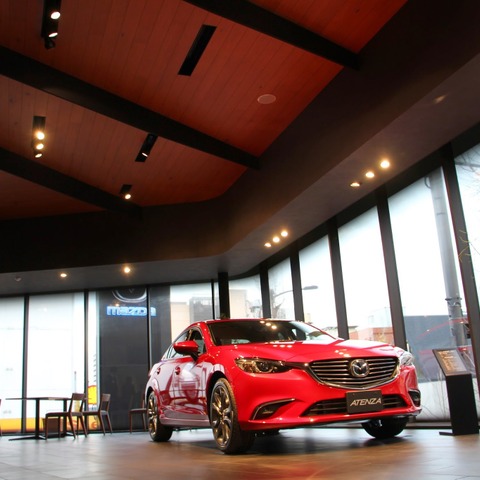 【インタビュー】マツダのクルマ造りを表現した内観デザイン…目黒碑文谷店リニューアル 画像