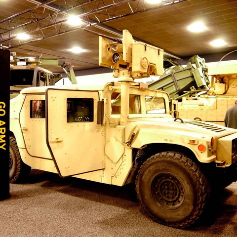 【デトロイトモーターショー15】説明は一切なし！　US ARMYが車両展示 画像