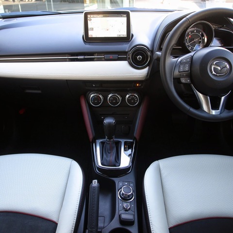 【マツダ CX-3 プロトタイプ 公開】相反する表現、敢えて融合させたインテリア…松田チーフデザイナー 画像