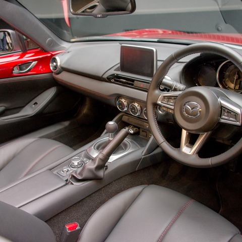 【マツダ ロードスター プロトタイプ 公開】コックピット感を演出したインテリア 画像