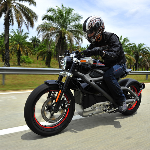 【ハーレーダビッドソン Project LIVEWIRE 試乗】電動モーターならではの加速力に感激…青木タカオ 画像