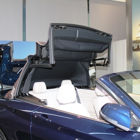 【BMW 2シリーズ カブリオレ 発表】50km/h以下であればソフトトップ開閉は可能 画像