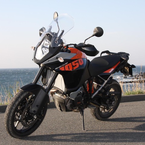 【KTM 1050アドベンチャー 動画試乗】ダウンサイジングで敷居が低くなったアドベンチャー入門車…佐川健太郎 画像