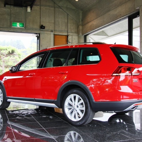 【VW ゴルフ オールトラック 発売】専用サス、最新の4WDで「本格オフローダー」の走り実現 画像