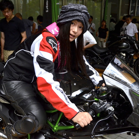 【バイクの日】秋葉原に最新バイクがズラリ勢揃い…観光客や若者らが興味津々 画像