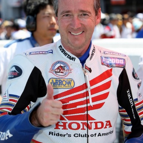 【MotoGP 日本GP】コレクションホールの中庭を、スペンサーが走行 画像