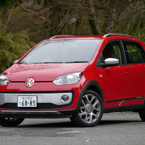 【VW クロスup！ 試乗】ベース車よりもしまった乗り心地…中村孝仁 画像