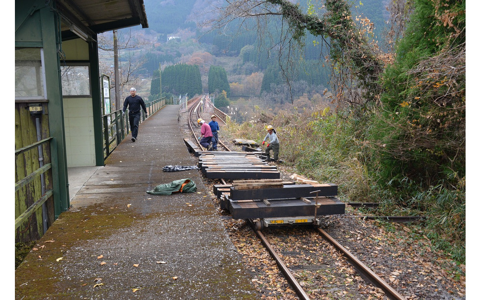 高千穂あまてらす鉄道 新車両の正式運行は17年春に まくらぎ交換 6枚目の写真 画像 レスポンス Response Jp 高千穂あまてらす鉄道 新車両の正式運行は17年春に まくらぎ交換 6枚目の写真 画像 レスポンス Response Jp