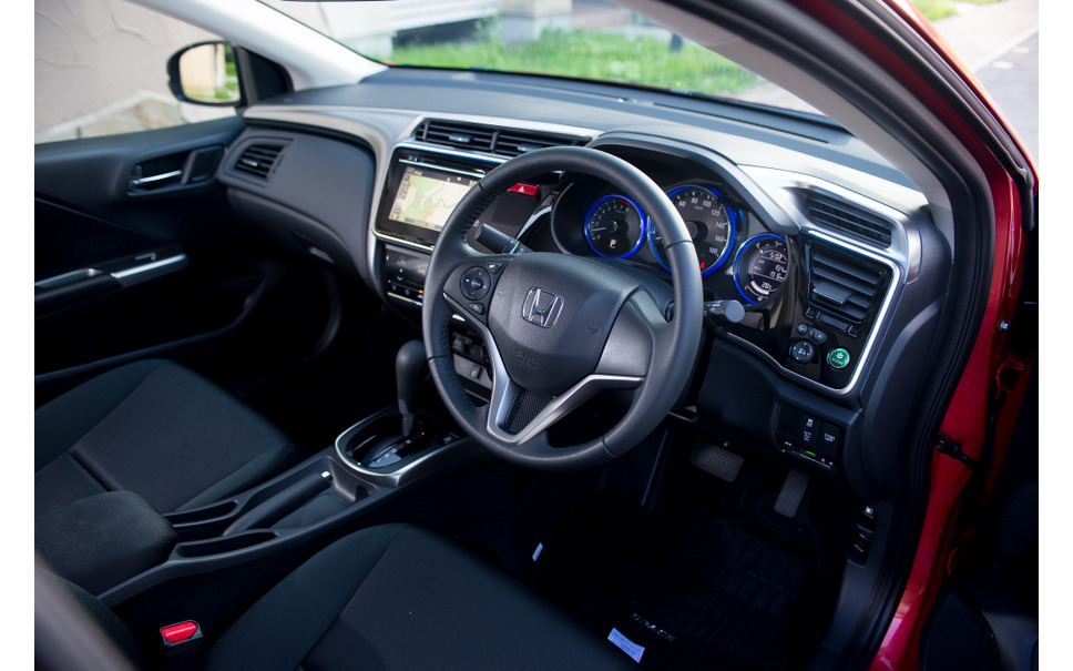 ホンダ グレイス ガソリン車を設定 燃費21 8km リットルを実現 写真蔵 9枚目の写真 画像 レスポンス Response Jp ホンダ グレイス ガソリン車を設定 燃費21 8km リットルを実現 写真蔵 9枚目の写真 画像 レスポンス Response Jp