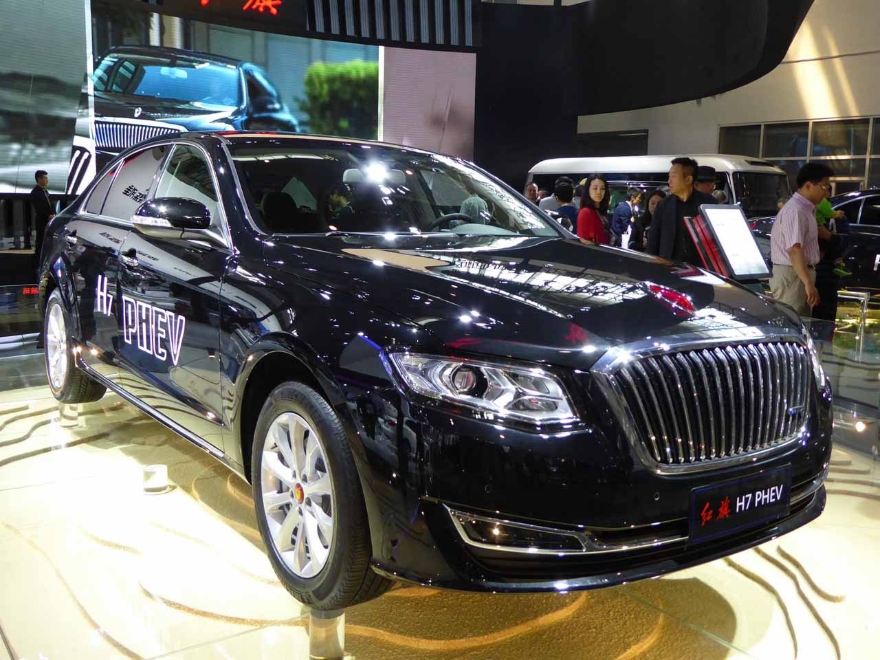 北京モーターショー16 中国を象徴する 紅旗 から初のphev 公用ブランド復権へ レスポンス Response Jp 北京モーターショー16 中国を象徴する 紅旗 から初のphev 公用ブランド復権へ レスポンス Response Jp