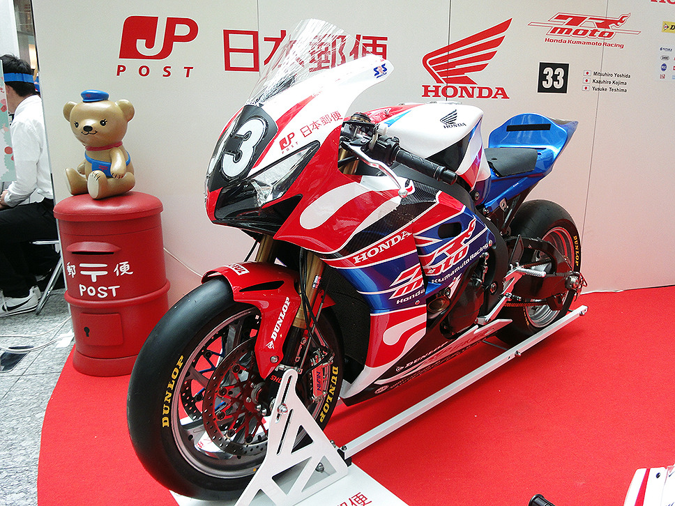 転んでも届けたいものがある 日本郵便 Honda 熊本の傷だらけ鈴鹿8耐マシン フォトレポート レスポンス Response Jp 転んでも届けたいものがある 日本郵便 Honda 熊本の傷だらけ鈴鹿8耐マシン フォトレポート レスポンス Response Jp