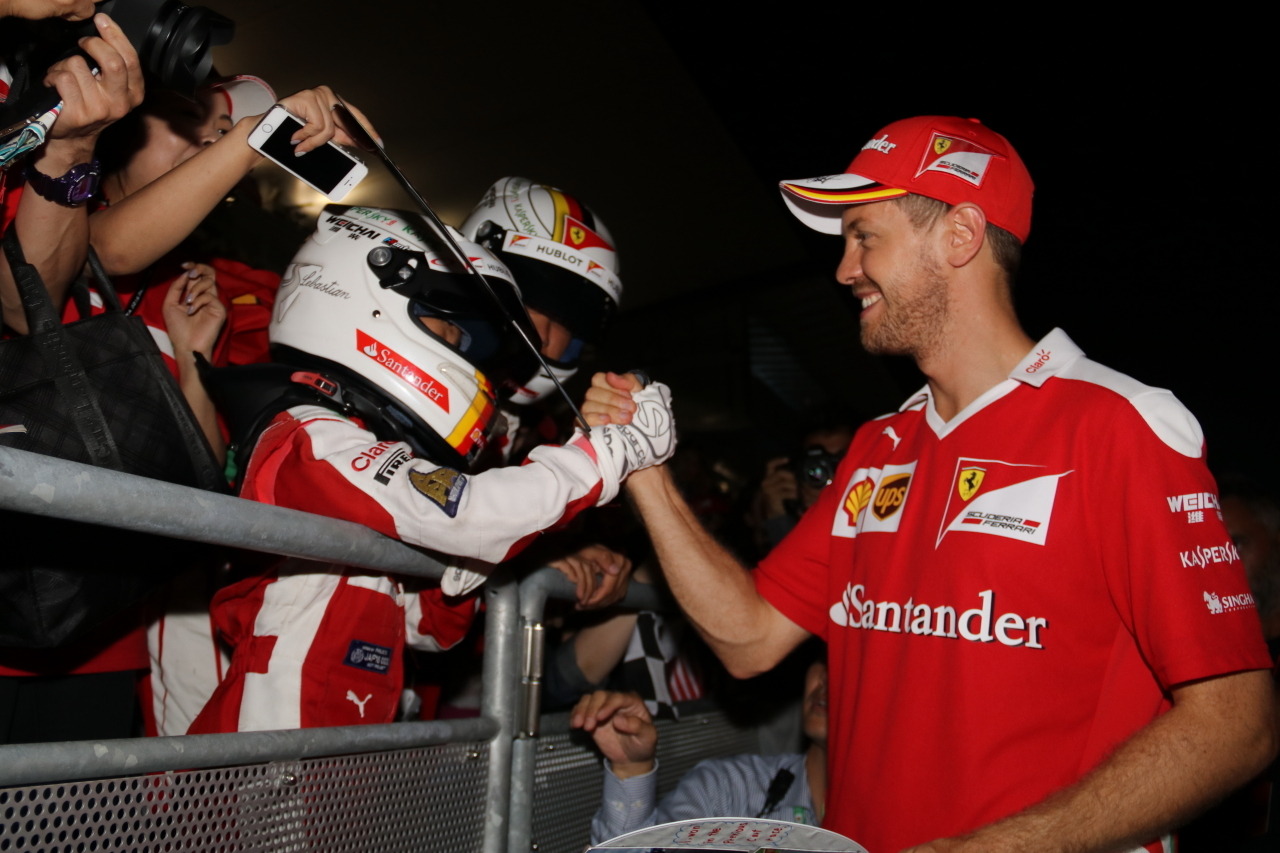 F1 日本gp 今年もフェラーリドライバーが前夜祭に登場 世界一熱狂的な日本のファンに2人も感激 レスポンス Response Jp F1 日本gp 今年もフェラーリドライバーが前夜祭に登場 世界一熱狂的な日本のファンに2人も感激 レスポンス Response Jp