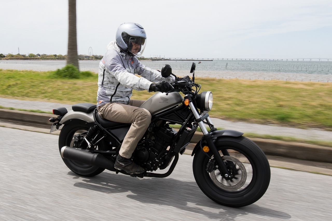 ホンダ レブル250 500 動画試乗 軽快でスポーティな250 重厚な走りと鼓動が楽しい500 佐川健太郎 レスポンス Response Jp
