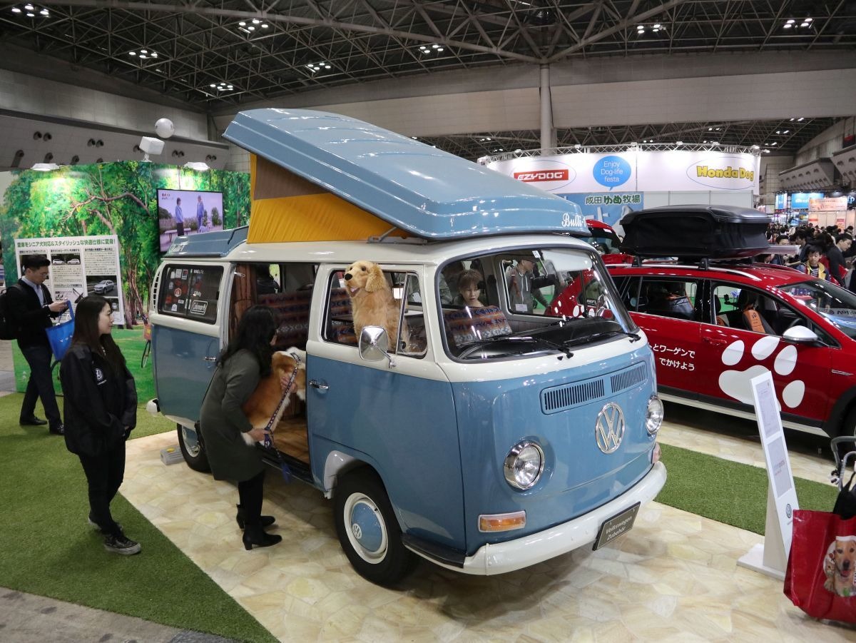 レストアしたVWレイトバスで記念撮影…インターペット2018