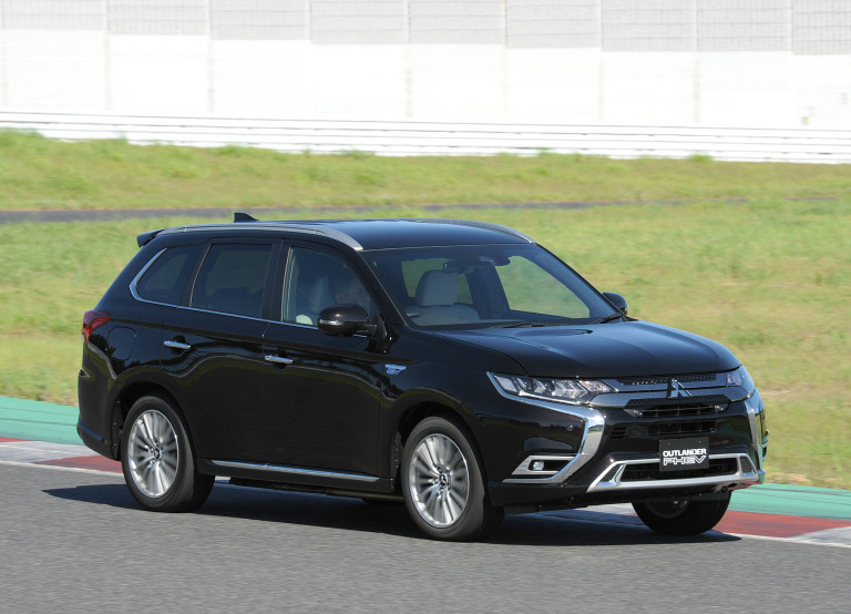 三菱 アウトランダーphev 新型試乗 思いのほかスポーティで自在度の高いハンドリング感覚が好印象 河村康彦 レスポンス Response Jp 三菱 アウトランダーphev 新型試乗 思いのほかスポーティで自在度の高いハンドリング感覚が好印象 河村康彦 レスポンス Response Jp