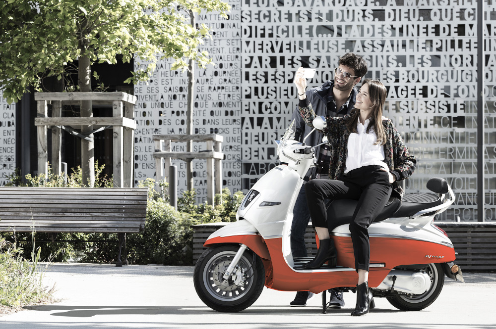 プジョー ジャンゴ125 19年モデル3機種を発表 新色追加 スポーツ も レスポンス Response Jp プジョー ジャンゴ125 19年モデル3機種を発表 新色追加 スポーツ も レスポンス Response Jp