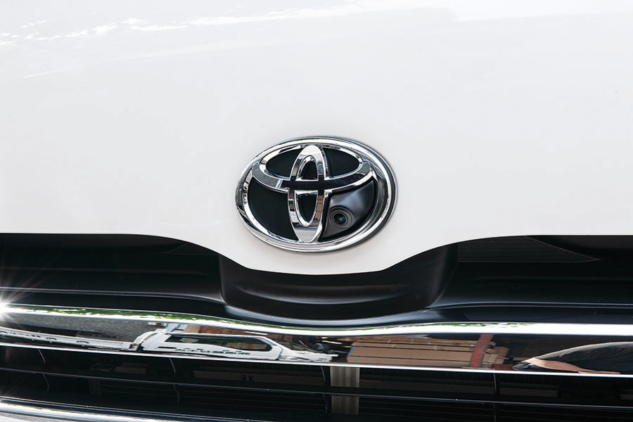 データシステム エンブレムフロントカメラキット発売へ まずはハイエース オデッセイ用 レスポンス Response Jp