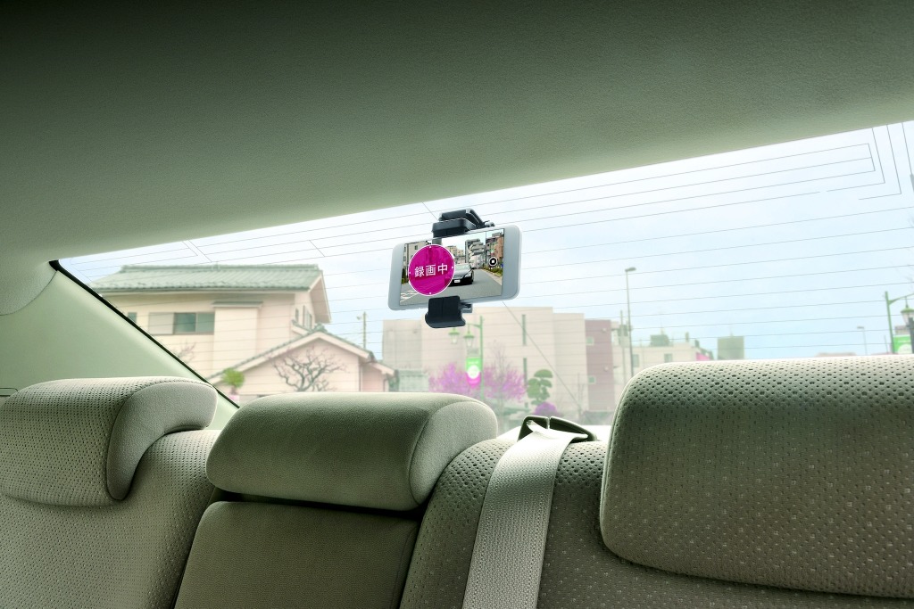 使わなくなったスマホを あおり運転録画に活用 リア専用アプリとスマホホルダー登場 レスポンス Response Jp 使わなくなったスマホを あおり運転録画に活用 リア専用アプリとスマホホルダー登場 レスポンス Response Jp