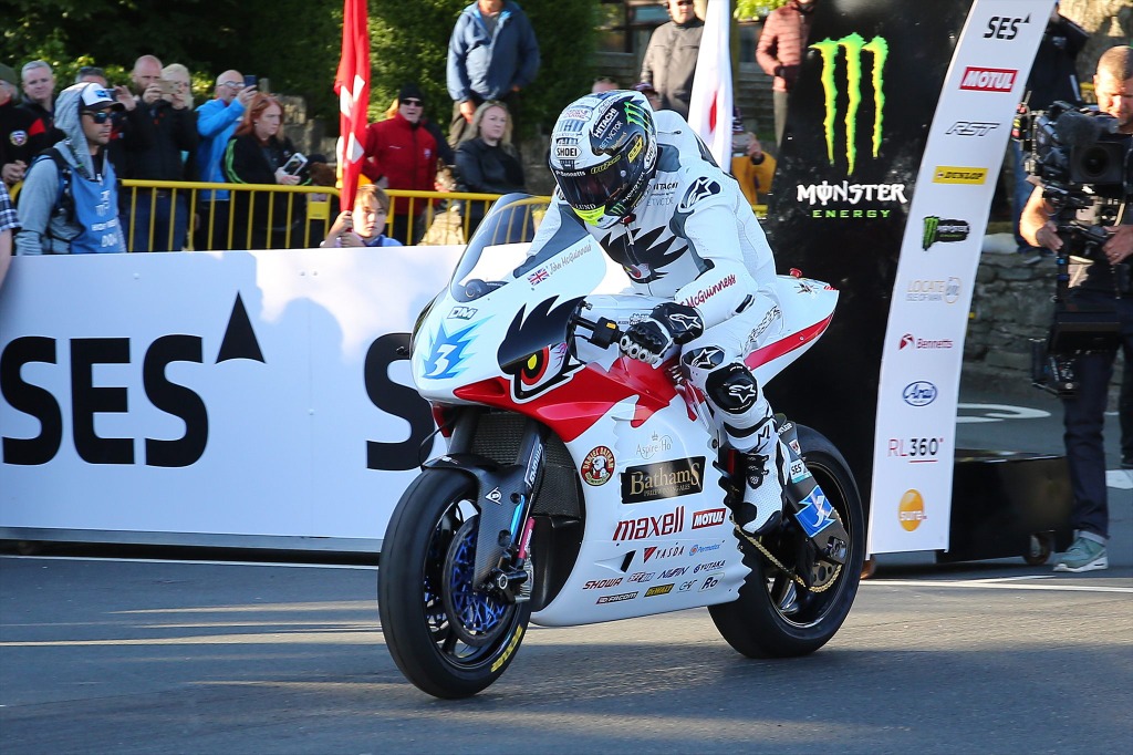 マン島tt 電動バイククラスは日本勢が表彰台独占 チーム無限が1 2で6連覇 チームmiraiも3位 レスポンス Response Jp マン島tt 電動バイククラスは日本勢が表彰台独占 チーム無限が1 2で6連覇 チームmiraiも3位 レスポンス Response Jp