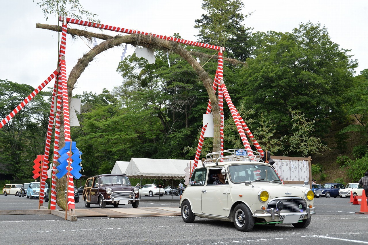 笠間稲荷神社で日本一の茅の輪をくぐって交通安全祈願 Bmcミニ や S660 レスポンス Response Jp