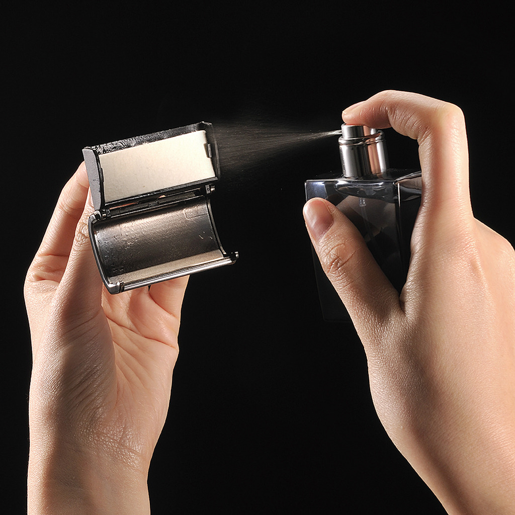 手持ちの香水を芳香剤に カーメイトが専用エアコン取付ディフューザーを発売 レスポンス Response Jp