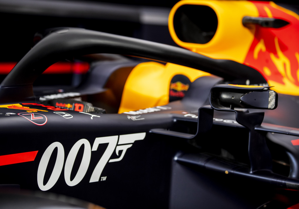 F1 通算1007戦目のイギリスgp アストンマーティン レッドブル レーシングは映画 007 とともに戦う レスポンス Response Jp F1 通算1007戦目のイギリスgp アストンマーティン レッドブル レーシングは映画 007 とともに戦う レスポンス Response Jp
