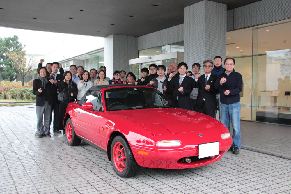 マツダ 初代 ロードスター レストアサービスの5台目を納車 フルレストアとクリア塗装で生まれ変わる レスポンス Response Jp