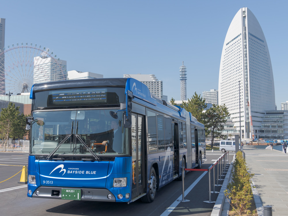 国産初のハイブリッド連節バス Bayside Blue が横浜でデビュー 動画 レスポンス Response Jp
