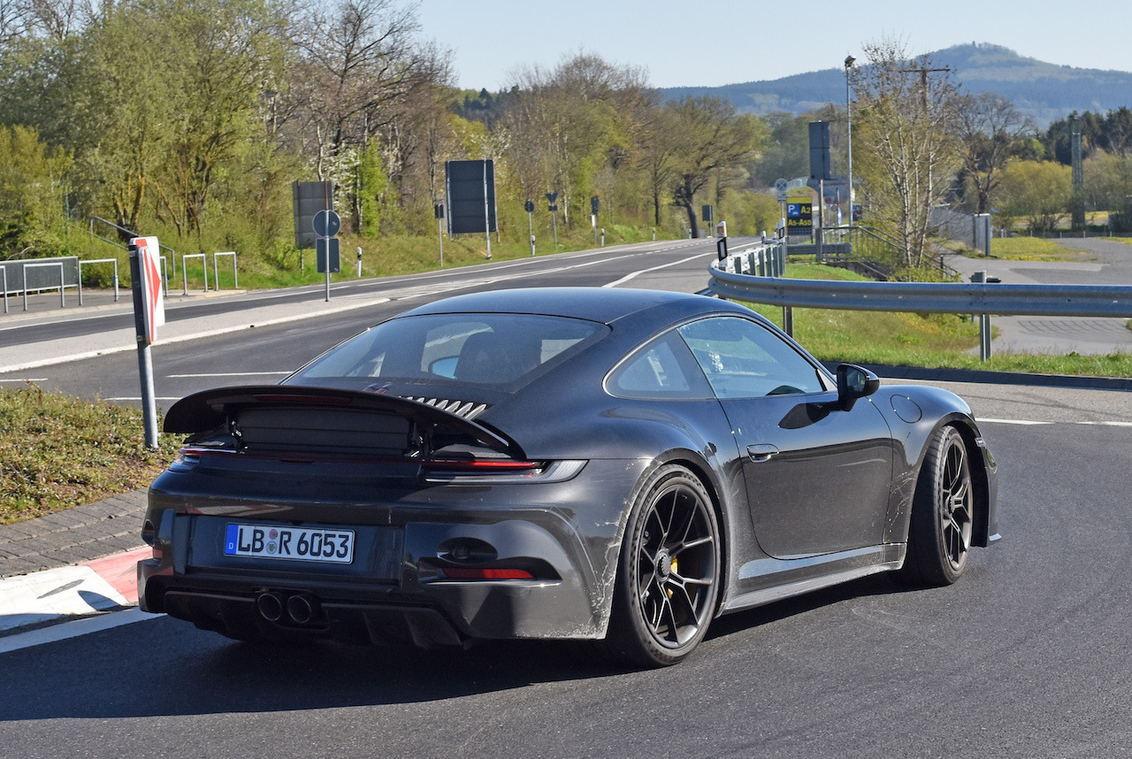 大人のgt3 はエアロも控えめ ポルシェ 911 Gt3 ツーリングの開発車両を目撃 レスポンス Response Jp 大人のgt3 はエアロも控えめ ポルシェ 911 Gt3 ツーリングの開発車両を目撃 レスポンス Response Jp
