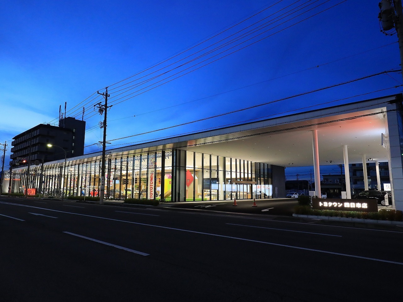 国内最大級のトヨタディーラー Toyotown 四日市 オープン 希少なカタログコレクションも常設展示 レスポンス Response Jp 国内最大級のトヨタディーラー Toyotown 四日市 オープン 希少なカタログコレクションも常設展示 レスポンス Response Jp