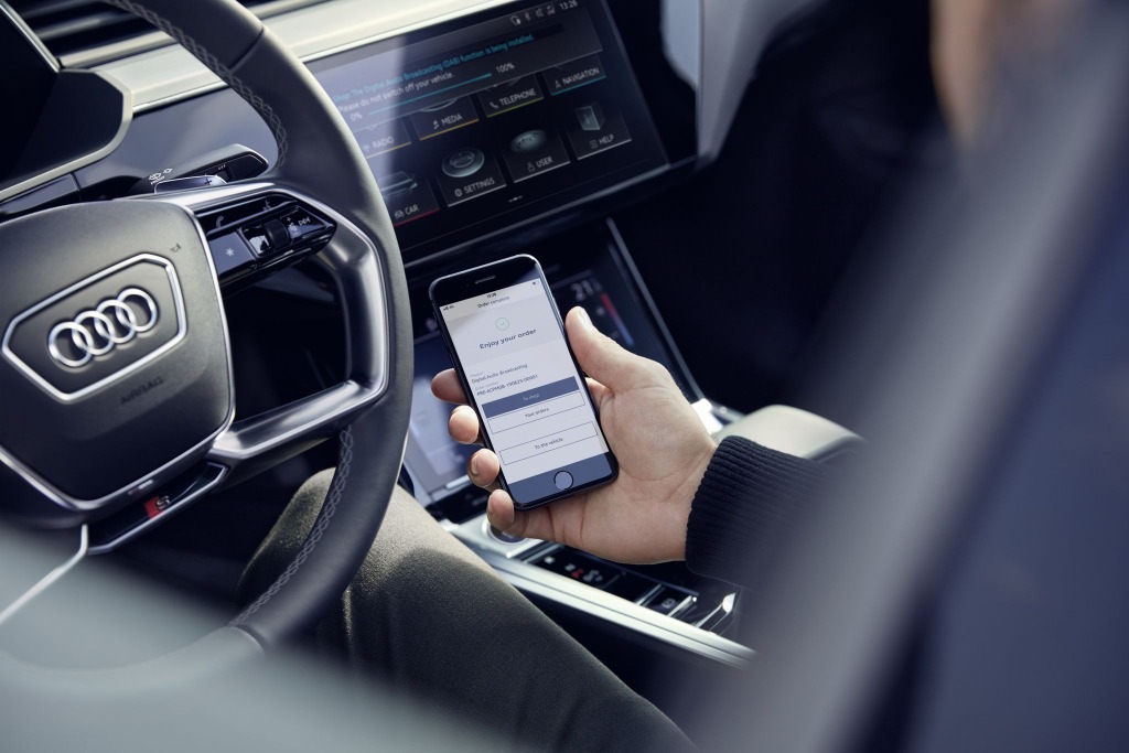 後付け可能なコネクトや先進運転支援機能 スマホアプリで アウディ レスポンス Response Jp 後付け可能なコネクトや先進運転支援機能 スマホアプリで アウディ レスポンス Response Jp