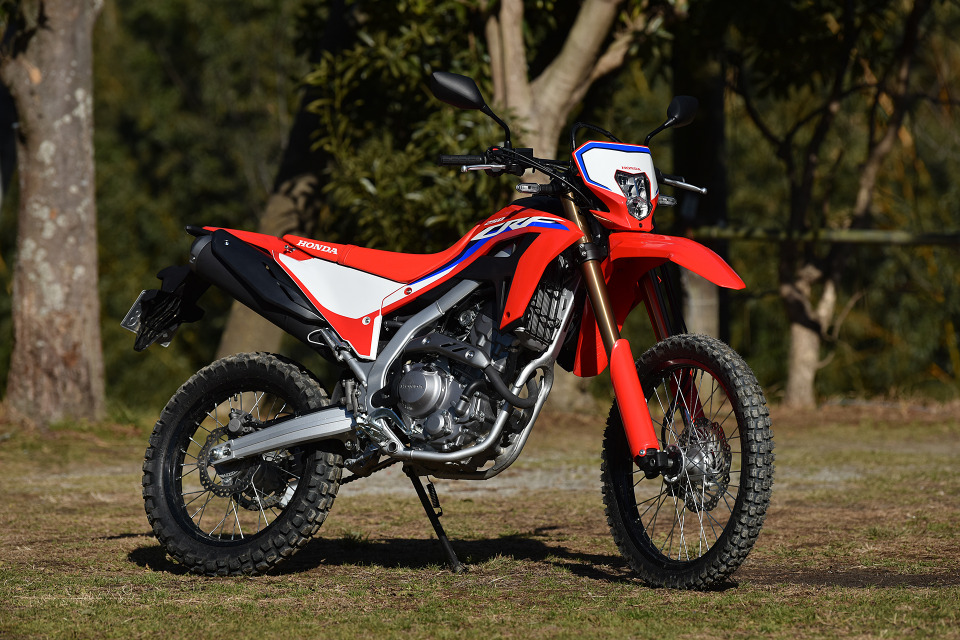 ホンダ Crf250l 試乗 ガチなオフ好きも納得 オンの扱いやすさも軽さが武器に 青木タカオ レスポンス Response Jp ホンダ Crf250l 試乗 ガチなオフ好きも納得 オンの扱いやすさも軽さが武器に 青木タカオ レスポンス Response Jp