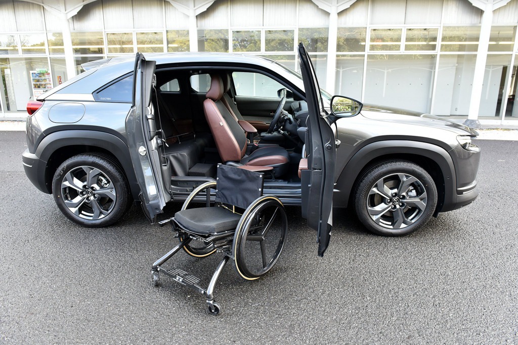 マツダ Mx 30 Ev 車いすの積み込みや運転のしやすさを考えた自操車 Self Empowerment Driving Vehicle レスポンス Response Jp マツダ Mx 30 Ev 車いすの積み込みや運転のしやすさを考えた自操車 Self Empowerment Driving Vehicle レスポンス Response Jp