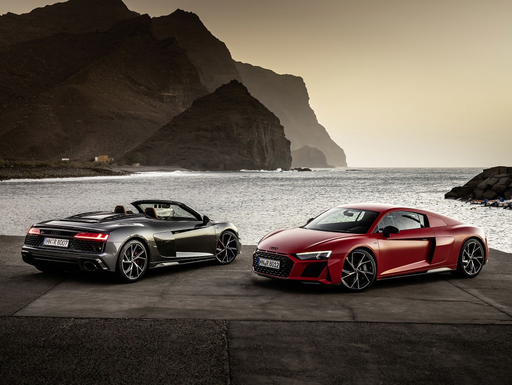 激安通販販売 Audi R8 現行モデル RSTカーボンステアリングLED