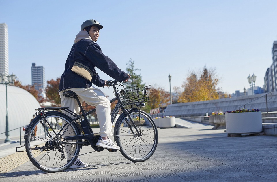 通勤・通学をスポーティに、電動アシスト自転車「エナシスシティ」発売