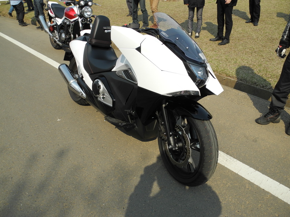 ホンダ Nm4 01 発表 ゆっくりと走るバイク 街中の走りに最適 レスポンス Response Jp