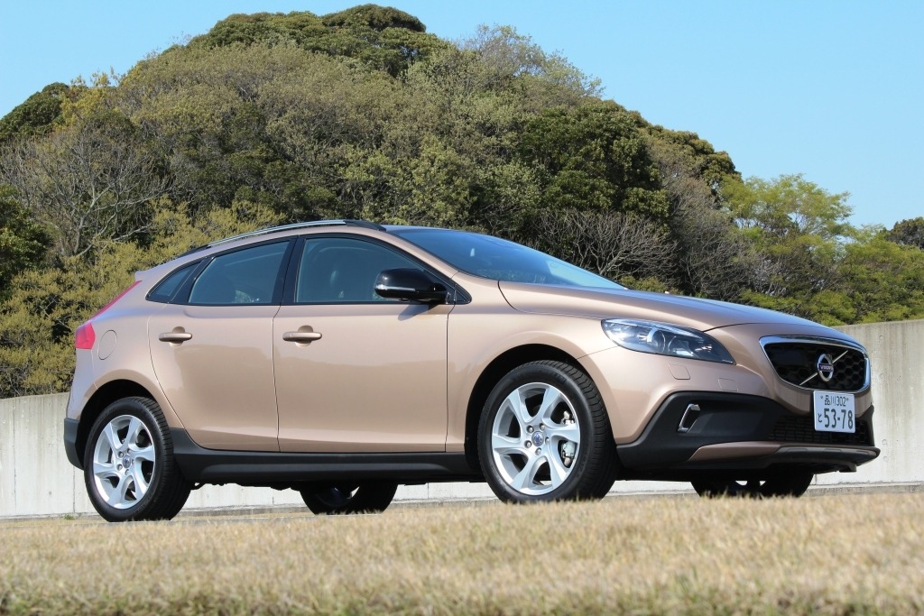 ボルボ V40初の限定車2車種を発表 多様化ニーズに応える レスポンス Response Jp ボルボ V40初の限定車2車種を発表 多様化ニーズに応える レスポンス Response Jp
