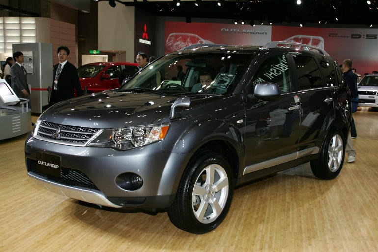 三菱 アウトランダー 発表 無敗の3冠馬騎手をcmキャラクターに起用 レスポンス Response Jp 三菱 アウトランダー 発表 無敗の3冠馬騎手をcmキャラクターに起用 レスポンス Response Jp