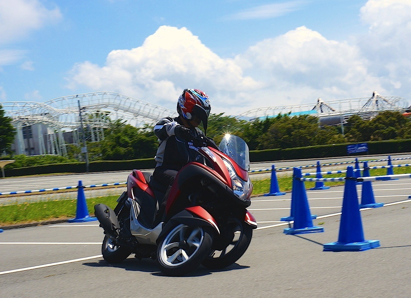 ヤマハ トリシティ 試乗 バイク感覚で違和感なし スポーツライディングさえ可能 和歌山利宏 レスポンス Response Jp ヤマハ トリシティ 試乗 バイク感覚で違和感なし スポーツライディングさえ可能 和歌山利宏 レスポンス Response Jp
