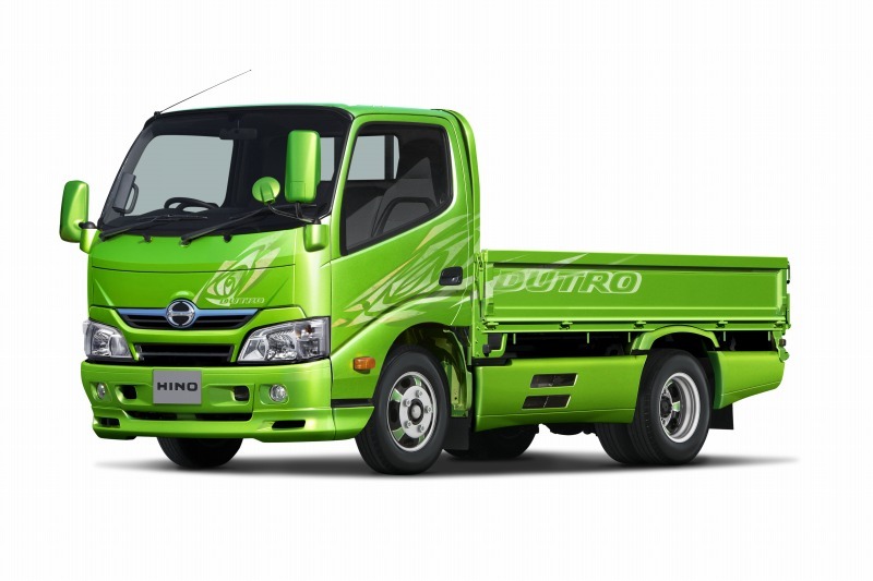 大阪オートメッセ15 日野 鮮烈なカラーリングのカスタムトラックを出展 レスポンス Response Jp 大阪オートメッセ15 日野 鮮烈なカラーリングのカスタムトラックを出展 レスポンス Response Jp