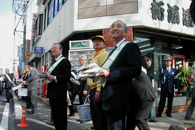 全国ワーストの汚名返上 渡辺トヨタ自動車社長もチラシ配り 画像