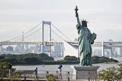 訪日外客数が1973万人で過去最高、45年ぶり出国者を越える…2015年 画像