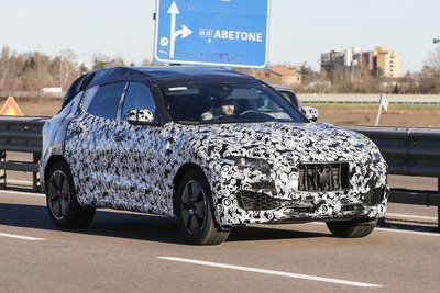 マセラティ初のスーパーSUV、3月デビュー前に露出! 画像