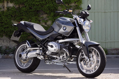 BMW正統派ノンカウルバイクの R1200R を日本投入 画像
