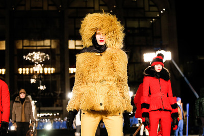 モンクレール、ラグジュアリーなスノボウェアをNYコレクションで発表 画像