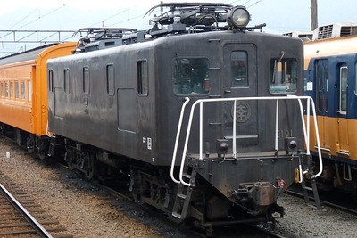 大井川鐵道、夜桜楽しむ特別列車を運行…電気機関車が展望車けん引 画像