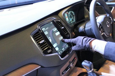 【ボルボ XC90 新型】北欧ならでは、手袋でも操作できるタッチスクリーン 画像
