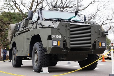 陸上自衛隊、邦人救出用の輸送防護車を一般初公開 画像