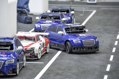 アウディ、1/8スケールのQ5を使った自動運転競技会を開催…ドイツ8大学が参加 画像