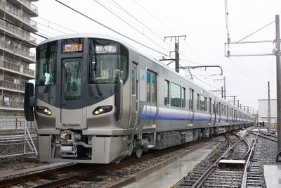 JR西日本、225系「アップデート」車両を公開…阪和線などに投入 画像